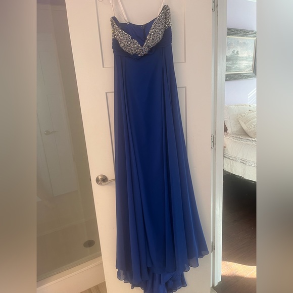 Beautiful Royal Blue Tony Bowls Evening Wear - Picture 1 of 2